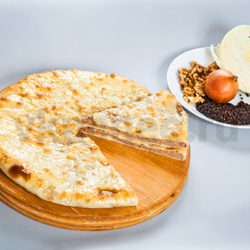 Осетинский пирог с капустой и грецкими орехами фото