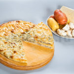 Осетинский пирог с картошкой, грибами и сыром фото